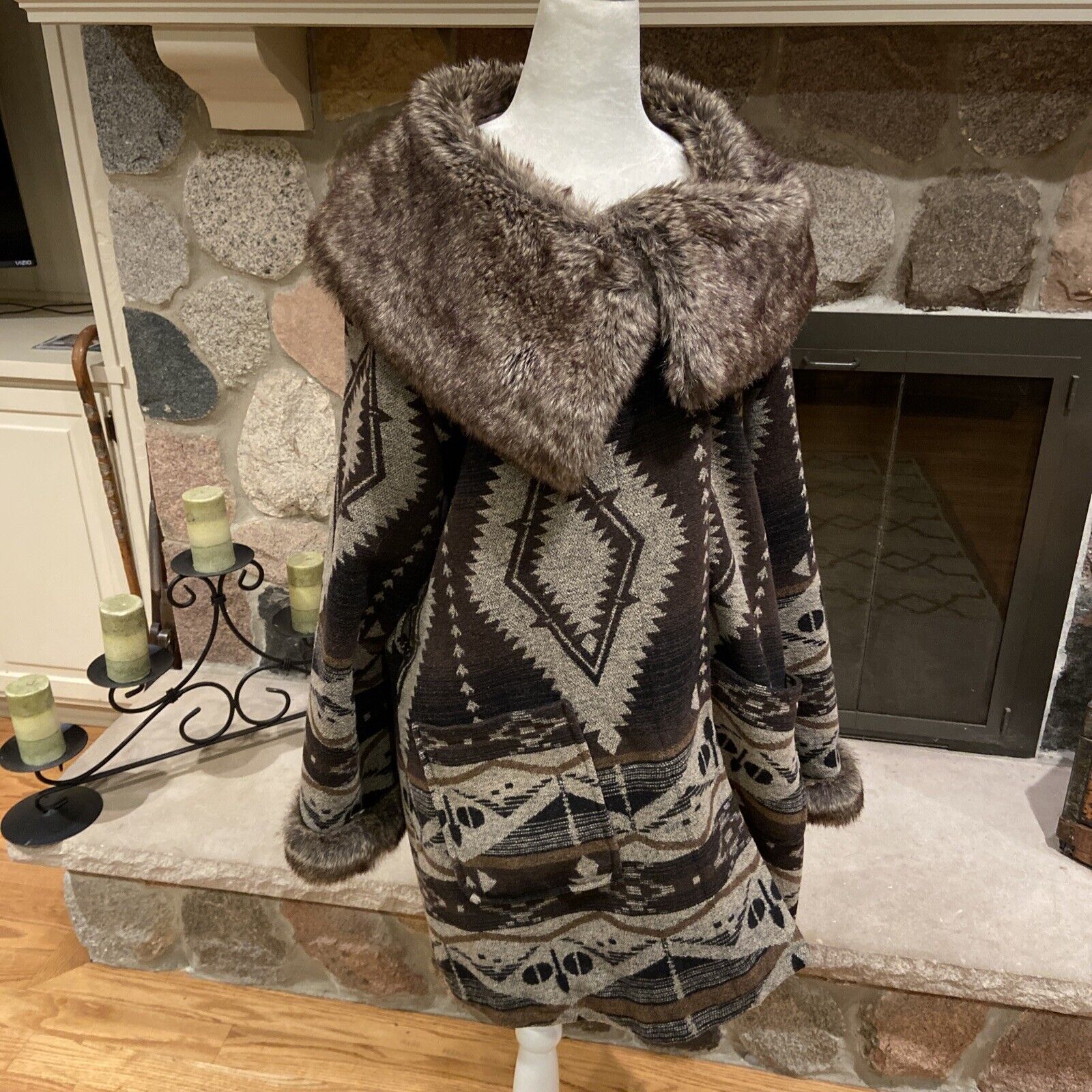 Roz &amp; Ali Faux Fur Coat Women&#39;s Size 18 - 20 Aztec Pattern Brown Blanket Coat